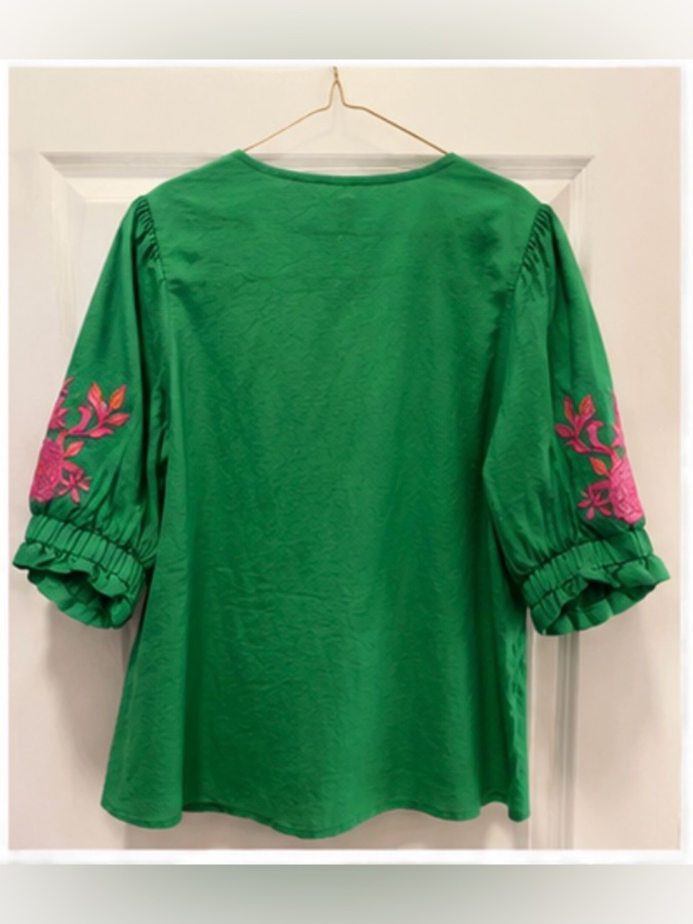 THML Green Embroidered Floral Puff Sleeve Blouse Size Medium - Picture 2 of 4